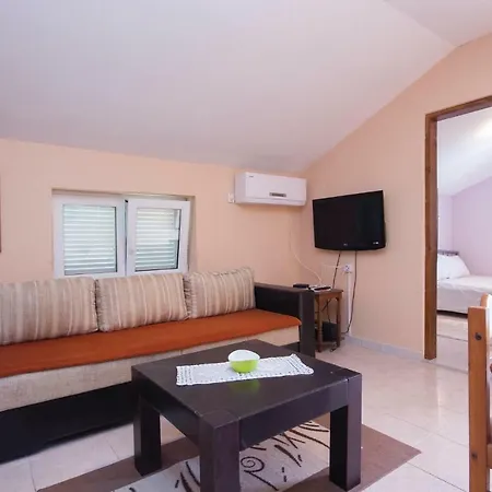 One-bedroom In Apartment *