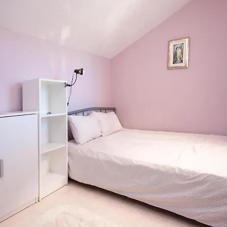 One-bedroom In Apartment